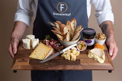 Bustling restaurant with great service - Reviews, Photos - Fromazeria ...