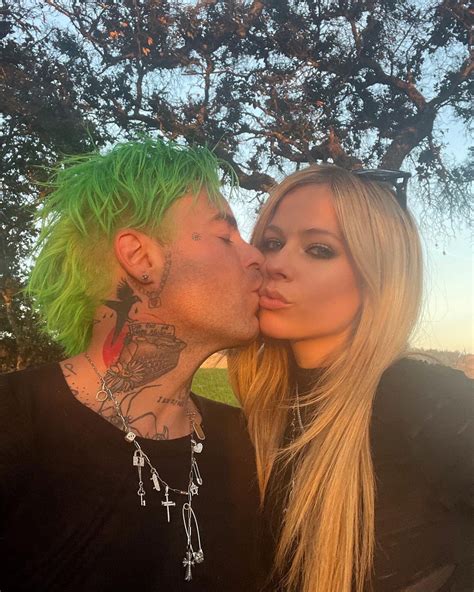 Avril Lavigne and Mod Sun split, call off engagement