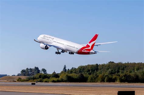 图片 澳航班机遭遇尾涡乱流 空中猛然俯冲十秒钟_民航资源网