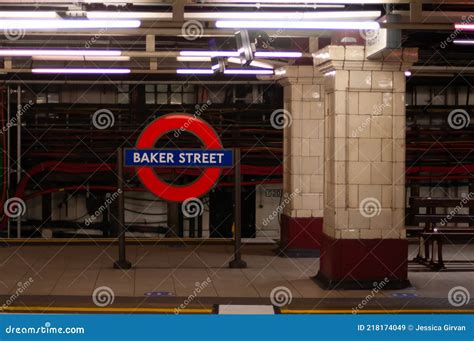 BAKER STREET, LONDON, ENGLAND- 6 May 2021: Roundel at Baker Street ...