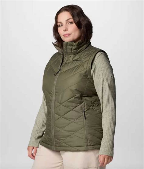 The Best Travel Vest for Women: 12 Cozy Reader Picks