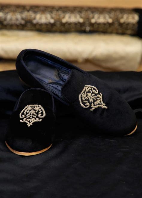 Black Velvet Mojari with Hand Embroidery – Ihtifal