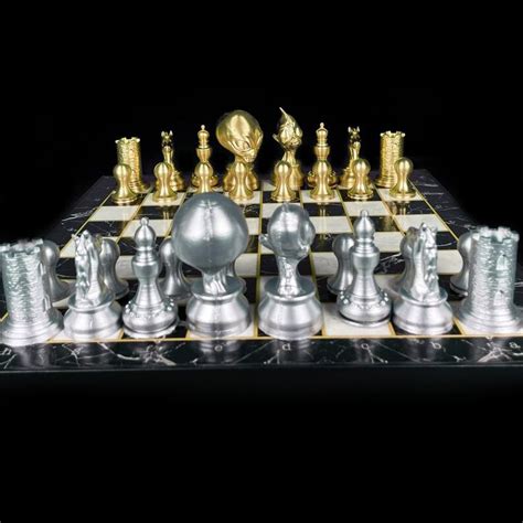 Alien Chess Set 的图像结果