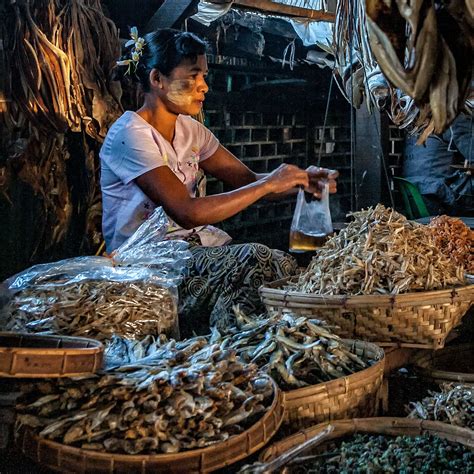 Mynmar Local People 的图像结果