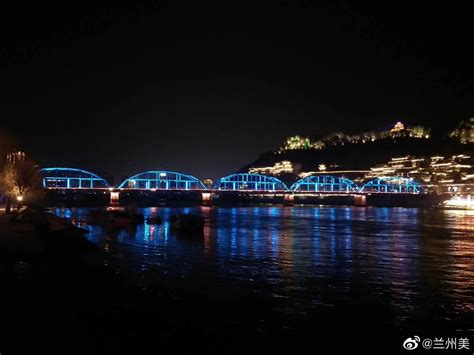 兰州三桥夜景是绽放在黄河之上的画卷，畅游其中令人心驰神往