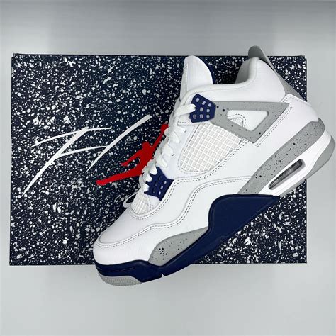 Jordan 4 Midnight Navy - HypedRo