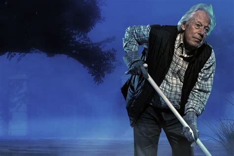 Gardening by moonlight – Genus Gardenwear