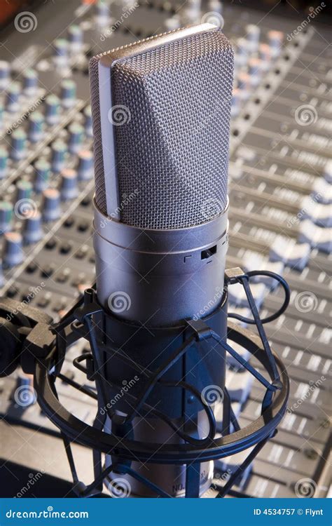 Micrófono Profesional Del Estudio Imagen de archivo - Imagen de ...