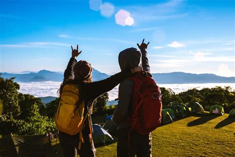 People Standing Viewing 的图像结果
