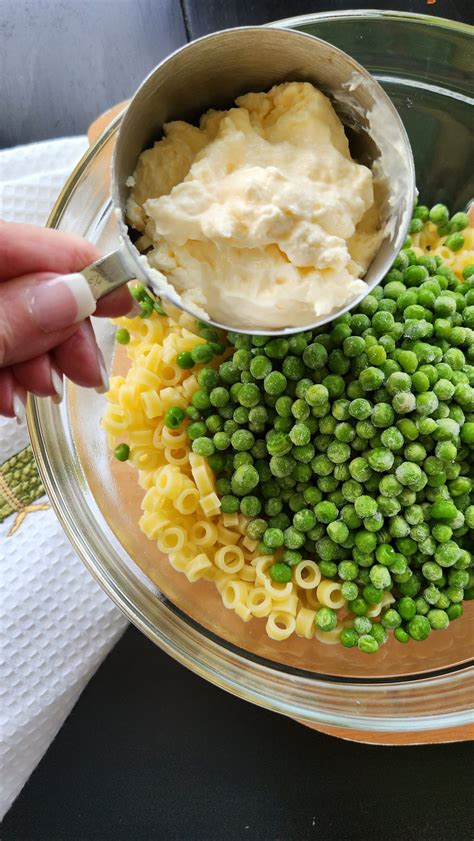 Easy Pasta and Peas Recipe Made With Only 3 Ingredients - Hen and Horse ...