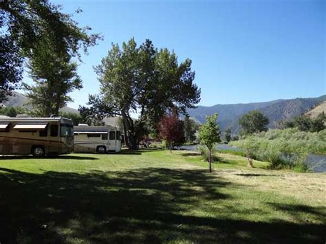 Idaho Campgrounds: Salmon River Fishing & Scenic Views
