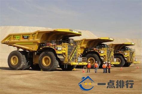 世界上最大的矿车，卡特彼勒797载重400吨(一个轮子5.3吨) —【一点排行】