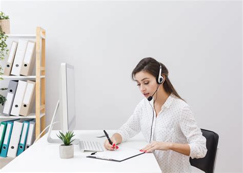 How Virtual Receptionists Can Help Manage High Patient Volumes