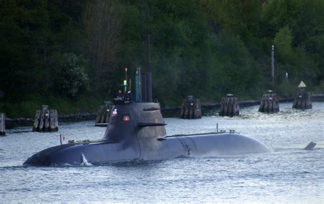 德国212潜艇艇身真光滑