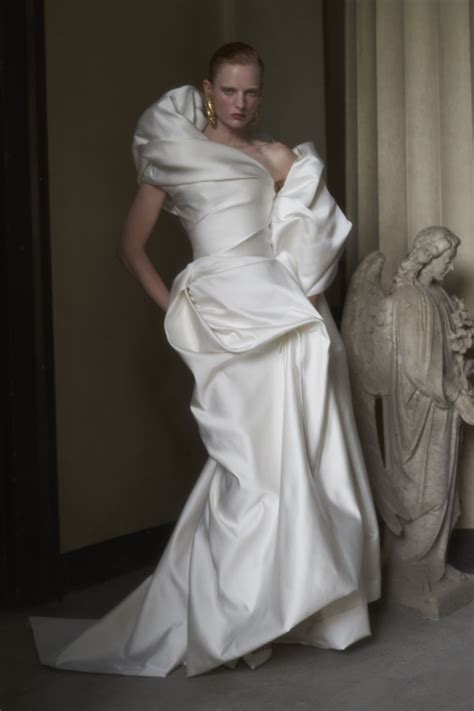 Vivienne westwood wedding dress collection | Beachweddingtips.com