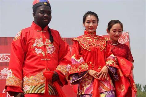 看人不看肤？中国女孩嫁给黑人到底看什么|黑人|中国|矿主_新浪新闻