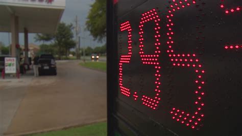 Gas prices in Dallas drop to below $3 per gallon | wfaa.com