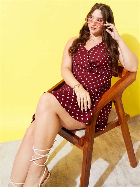 Women Plus Size Red & White Polka Dot Printed V-Neck Sleeveless Crepe ...