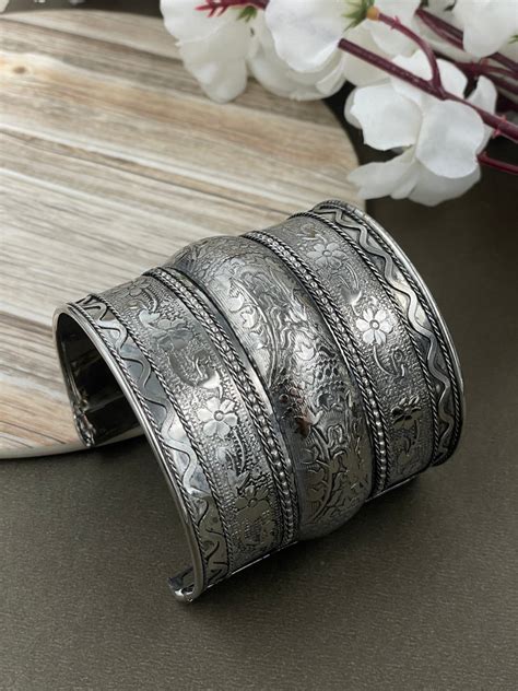 OXIDISED SILVER UNIQUE DESIGNE KADA FOR WOMEN – Naman Arts