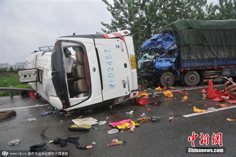 安徽芜湖境内发生客货相撞事故 已致10人遇难-搜狐新闻
