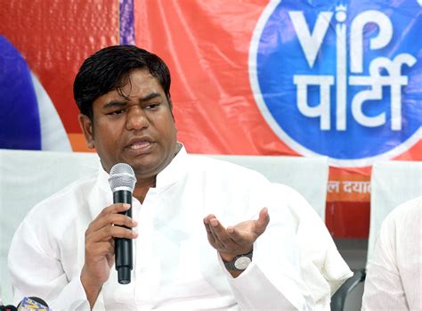 नीतीश कुमार का रिश्तेदार बताकर मुकेश सहनी को अपशब्द कहने वाला गालीबाज ...