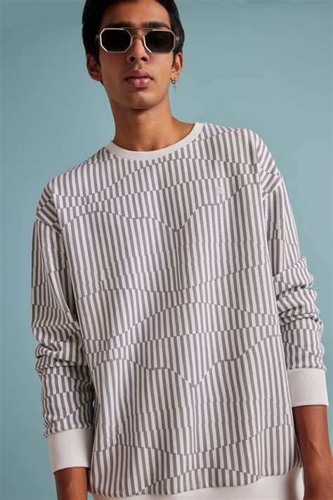 VersaStyle Fusion Sweatshirt – Muvazo