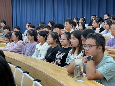 外国语学院举行2020级新生开学典礼