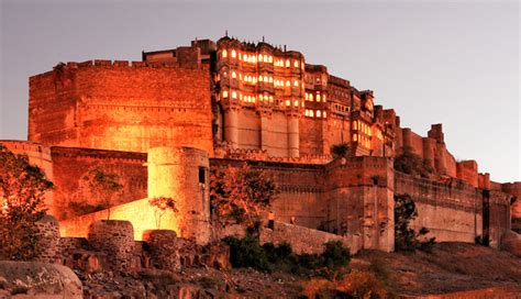 7 Luxury Destinations To Visit in India - lifeberrys.com