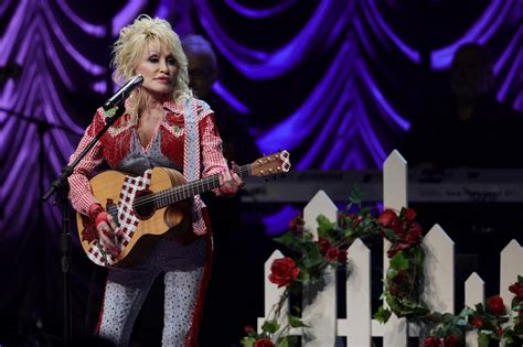 Dolly Parton's Wikipedia, Biography, Age, Family, Height, Net Worth ...