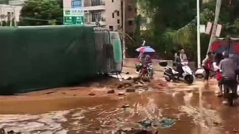 广东两女子被洪水冲走遇难：一人关电闸，一人去抓鸡_凤凰网视频_凤凰网