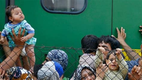 Slovenia gives army more power amid refugees crisis