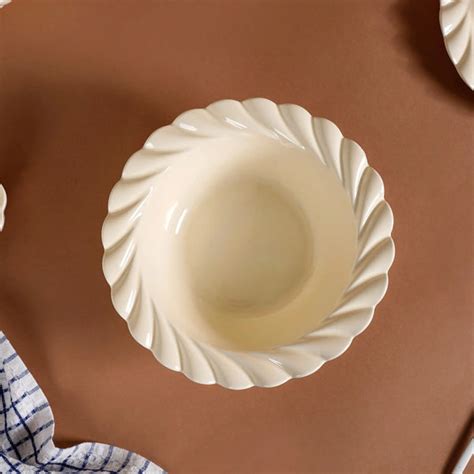 22 Piece Luxury Dinner Set in Cream Color For 6 Online | Nestasia