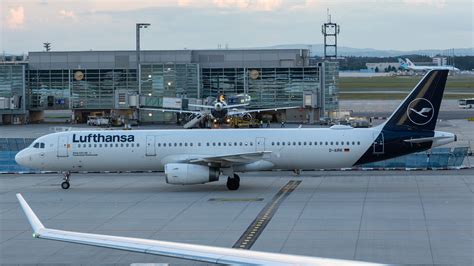 Lufthansa Airbus A321-131 - Star Alliance Virtual