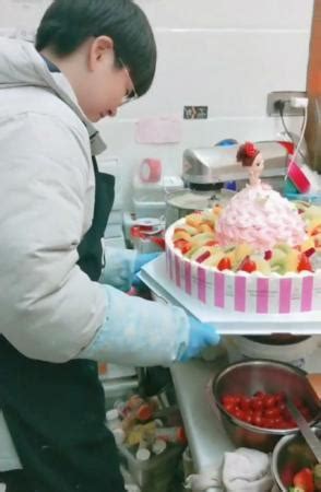 品味甜蜜生活 感受幸福味道：沿河女大学生开展蛋糕DIY烘焙活动