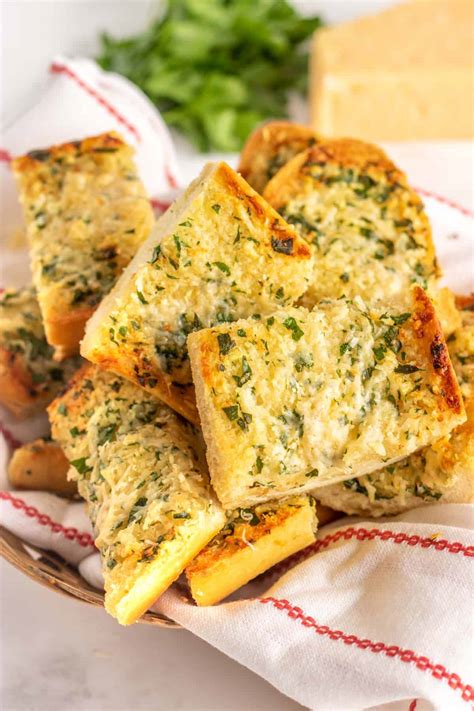 Cheesy Garlic Bread (Easy Recipe) - Kylee Cooks