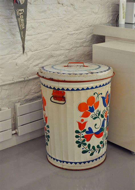 Decorative Trash Cans - Designer Picks & Photos