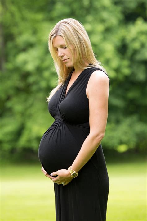 New Canaan Maternity Photo Shoots: Beautiful Mom-to-Be