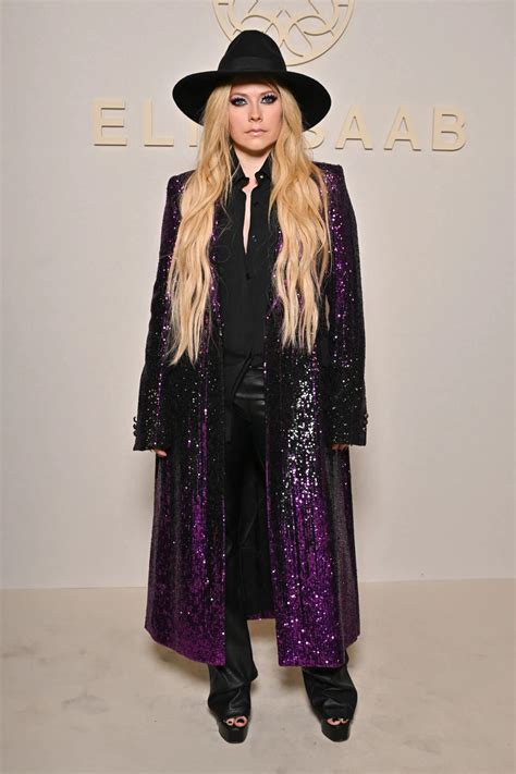 The best Avril Lavigne feet pictures 🤩