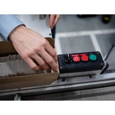 XB5AD21 - Selector switch, plastic black, Ø22, 2 positions, stay put, 1 ...