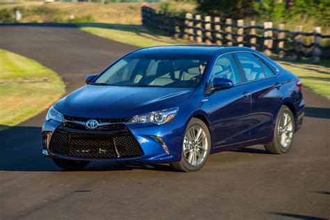 2015 Toyota Camry Hybrid First Drive - Motor Trend