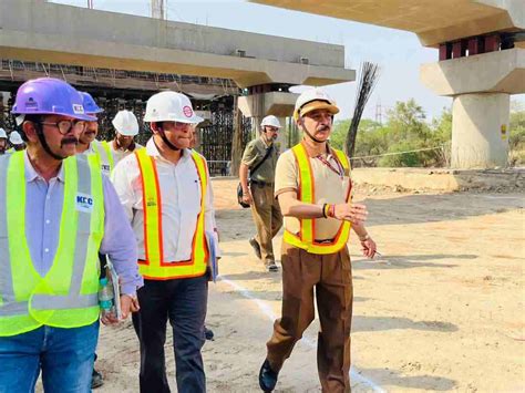 DMRC MD Vikas Kumar inspects under construction Maujpur-Majlis Park ...