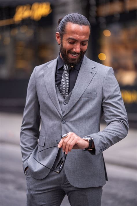 Dark Grey Wedding Suits for Men 的图像结果