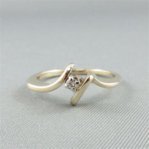 10K gold diamond ring - La Boîte à Bijoux