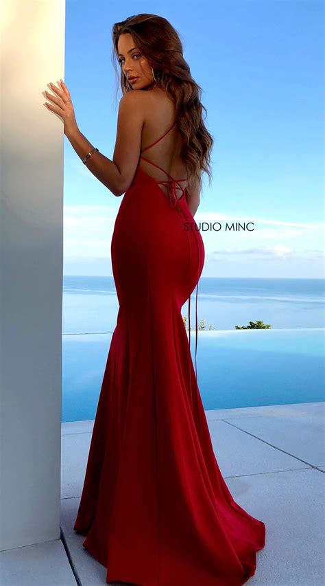 Red Form Fitting Prom Dresses