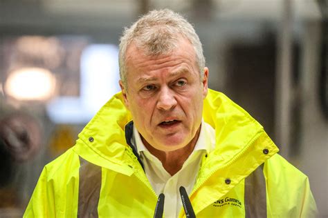 Vopak plust door hamsterwoede, windturbinebouwer hijst stormbal | de ...