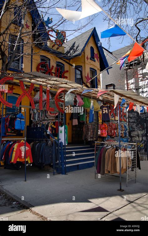 Colourful Local Market 的图像结果