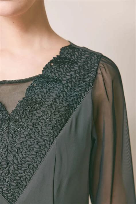 グレーのレースVネックレイヤードドレス[M] REPLETEのレンタル｜11-2307｜結婚式パーティーのドレスレンタルはワンピの魔法