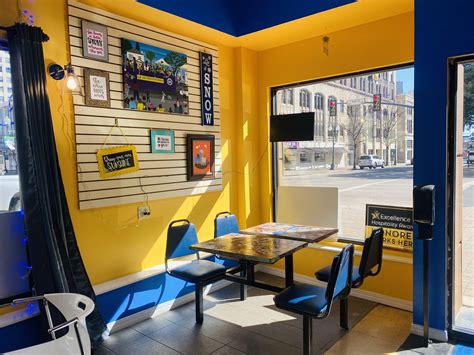 Pop N Pizza opened their relocated store downtown today : r/shreveport