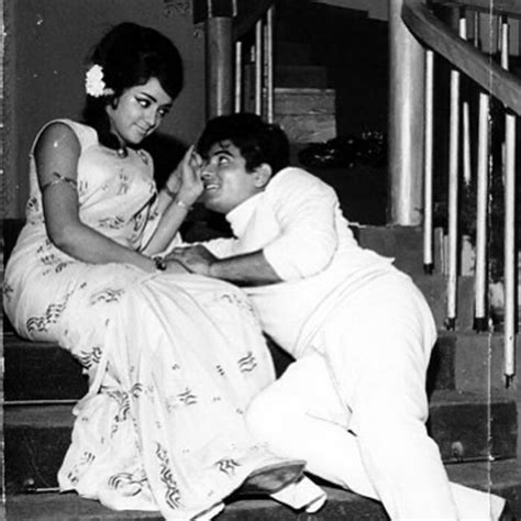 धर्मेंद्र से शादी से पहले, हेमा मालिनी को 3 सुपरस्टार्स ने किया था ...