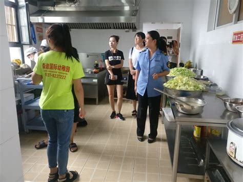 微山：学校食堂开放日 家长们走进后厨实地参观 - 微山 - 县区 - 济宁新闻网